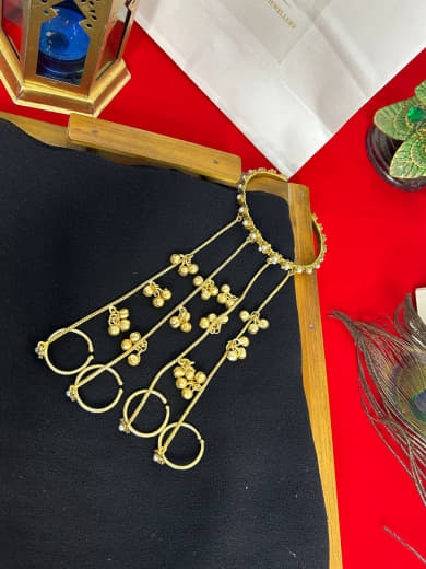 Traditional Hathphool